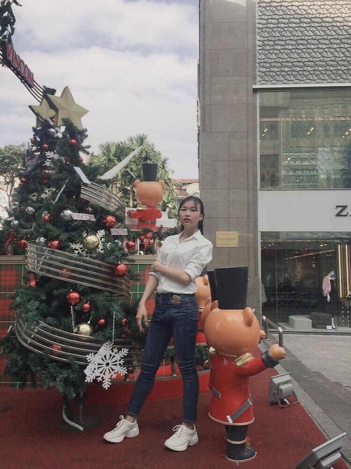 giày thể thao nữ siêu chất, kết hợp cực dễ dàng với áo somi trắng và quần jean đơn giản nhưng tạo ra phong cách cực sang chảnh.