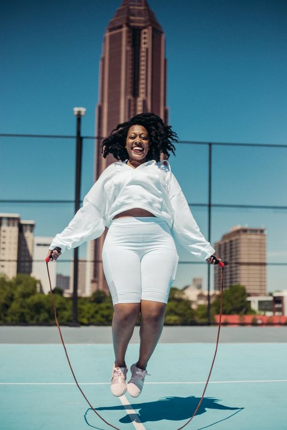 phụ nữ tập gym