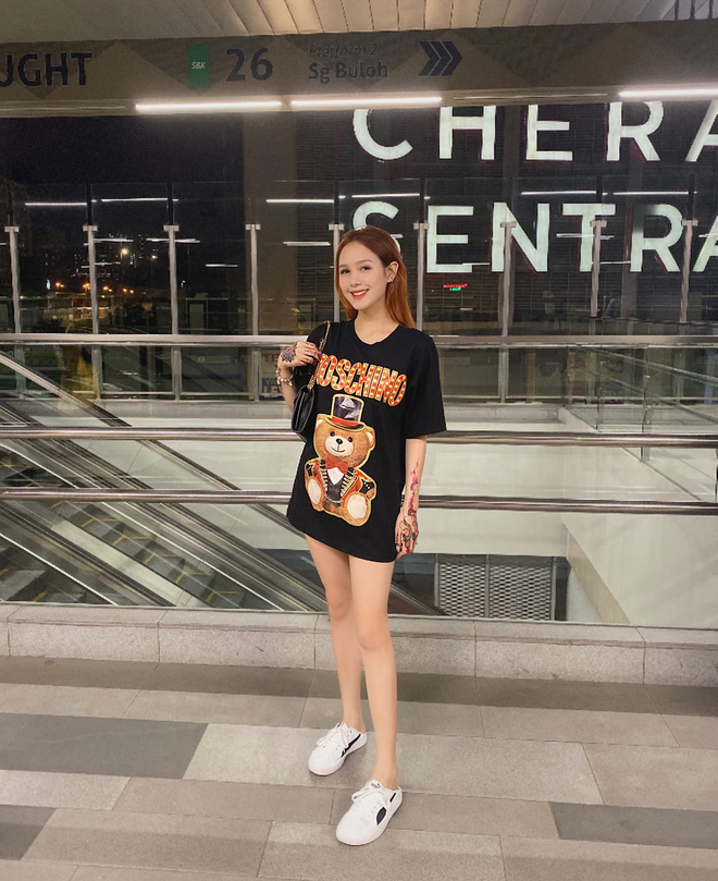 hot girl Xoài Non diện sneaker độn đế