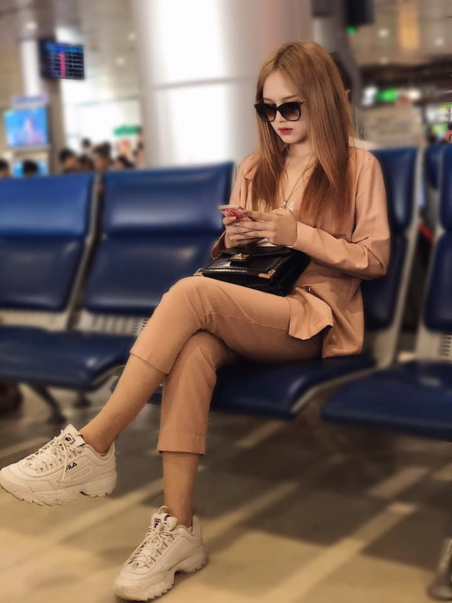 Diện giày thể thao chất như Soài Non