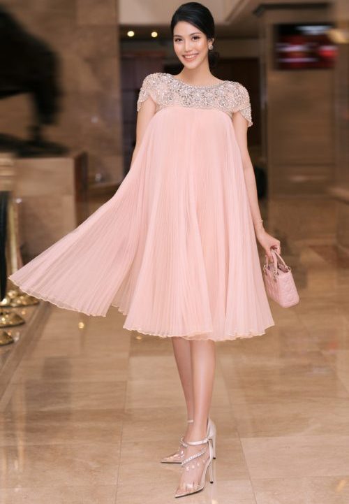 Có bầu không nên đi giày cao gót