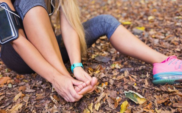 Chân bị phồng rộp đau rát và cách khắc phục