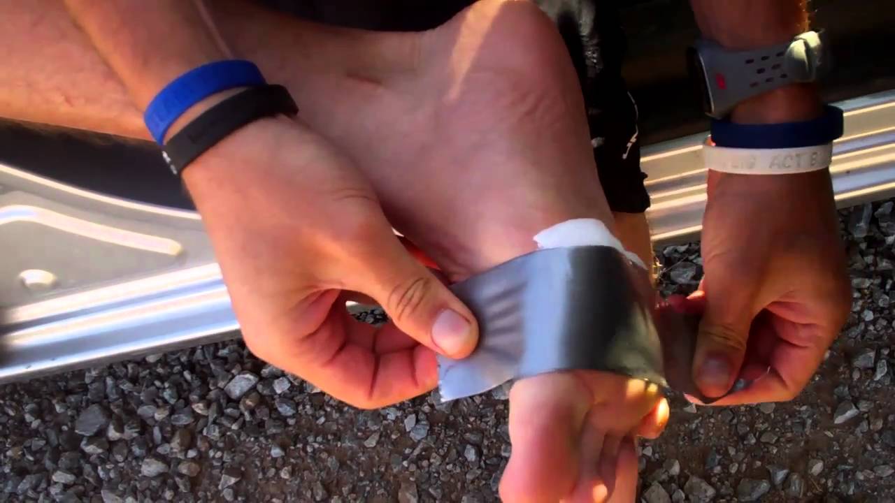 Khi bị phồng rộp chân dùng miếng dán cá nhân