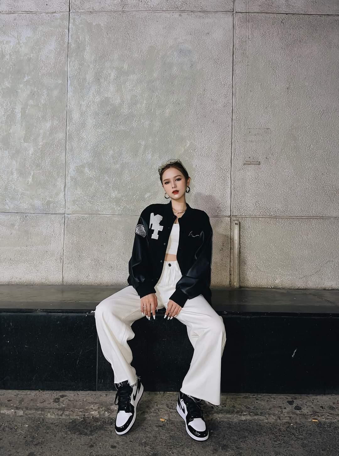 hot girl Xoài Non diện giày độn đế tăng chiều cao