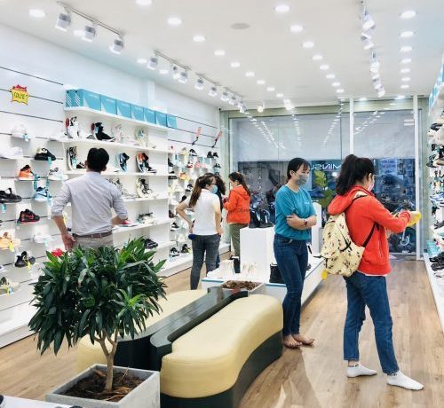 Chương trình ưu đãi summer sale giày thể thao