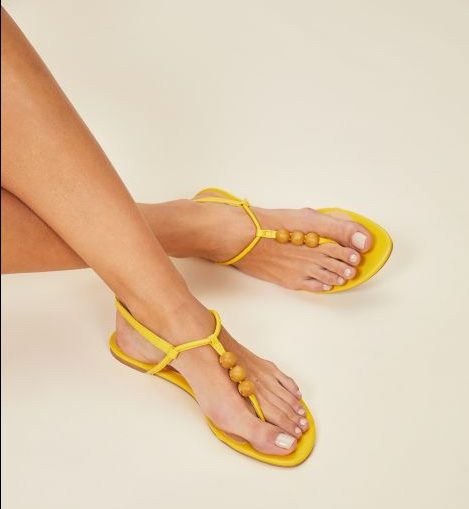 Xu hướng dép đi biển 2021