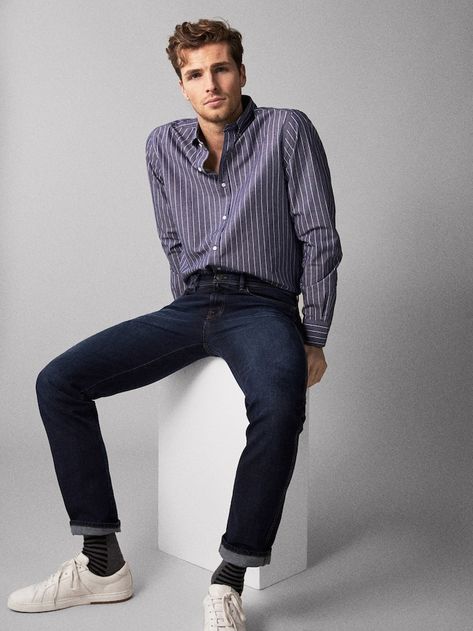 Sự kết hợp sơ mi với giày thể thao