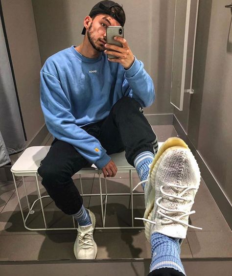 giày sneaker phối áo hoodie