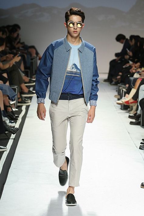 Aó thun quần tây phối giày lười